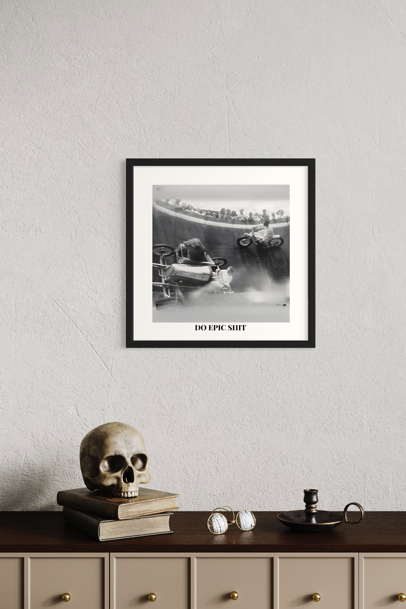 En svartvit poster