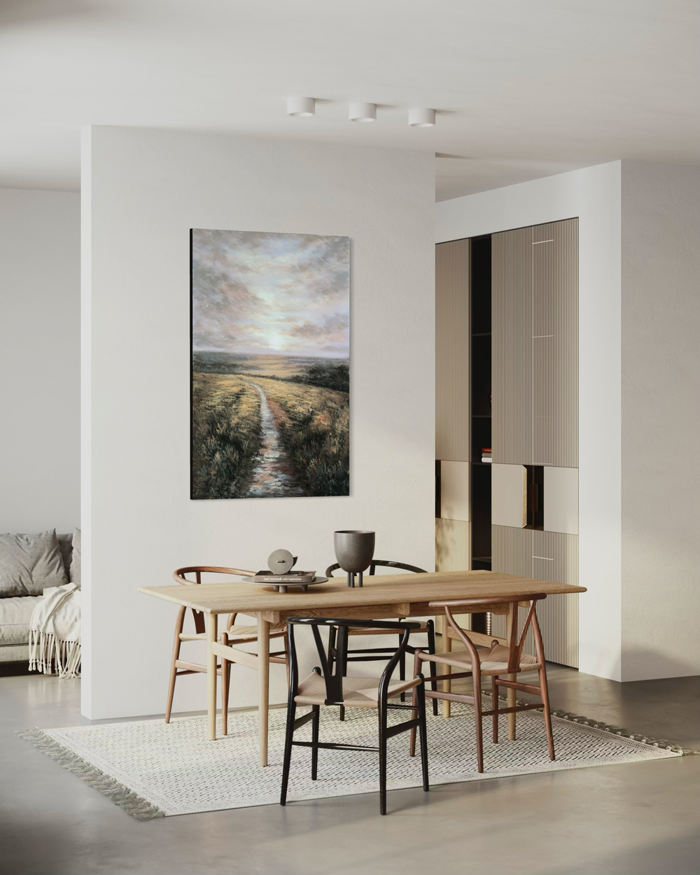 Ręcznie malowany krajobraz z drogą prowadzącą przez otwarte pola ku jasnemu horyzontowi pod zachmurzonym niebem.